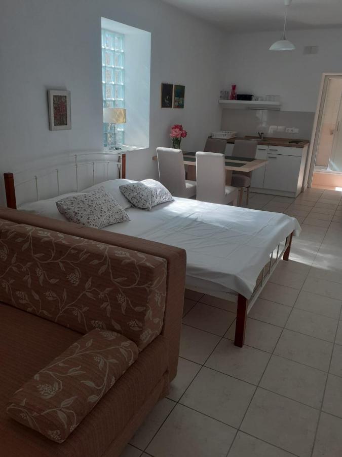 Sobe Zeneral Hotel Novalja Bagian luar foto