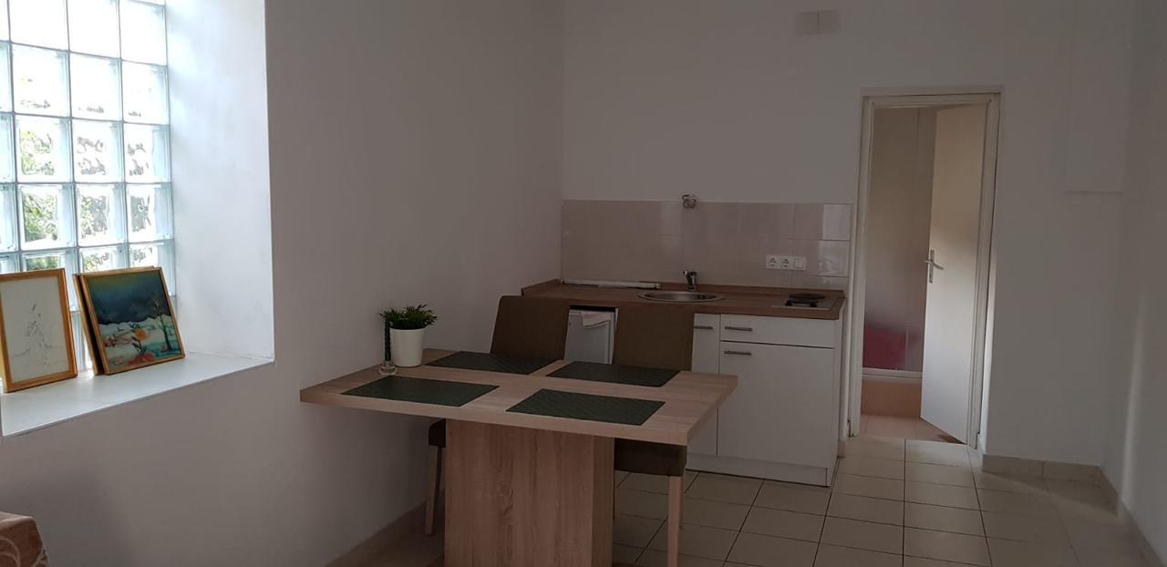 Sobe Zeneral Hotel Novalja Bagian luar foto