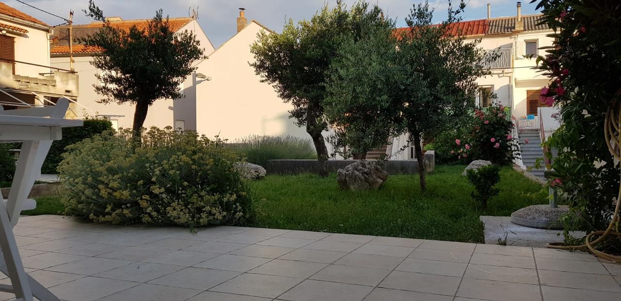 Sobe Zeneral Hotel Novalja Bagian luar foto