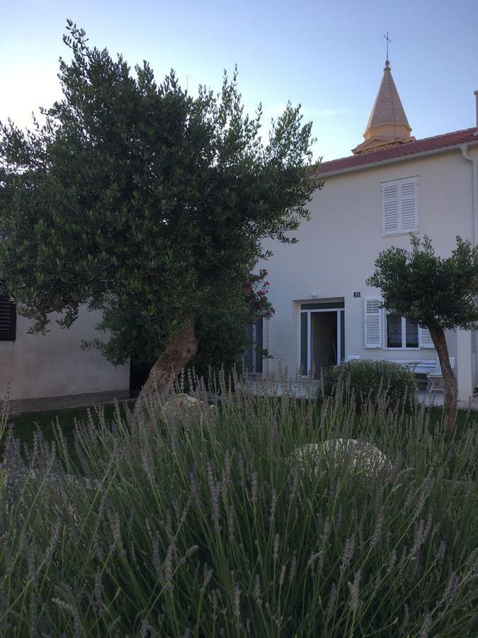 Sobe Zeneral Hotel Novalja Bagian luar foto