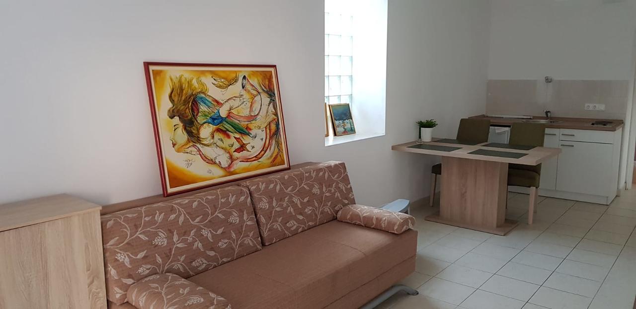 Sobe Zeneral Hotel Novalja Bagian luar foto